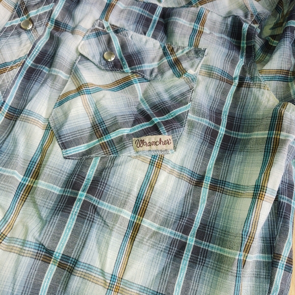 Wrancher Flannel snap button up size Large - Picture 4 of 5